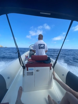 <br />
<b>Deprecated</b>:  htmlspecialchars(): Passing null to parameter #1 ($string) of type string is deprecated in <b>/home/u272898465/domains/privateboat83.fr/public_html/templates/galerie.php</b> on line <b>146</b><br />

